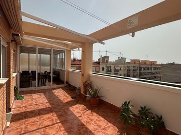Penthouse with lift to rent in Benalúa - Babel