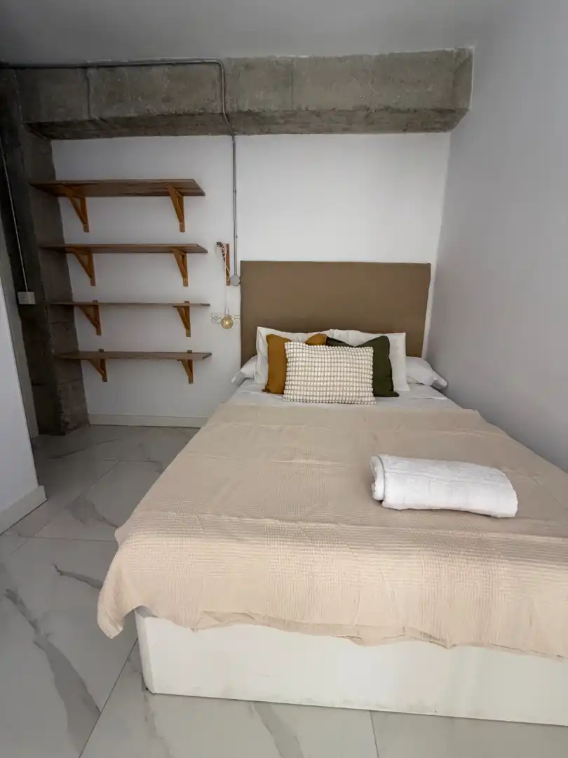 Habitación de Piso para compartir en Granada con Amueblado, Horno y Lavadora