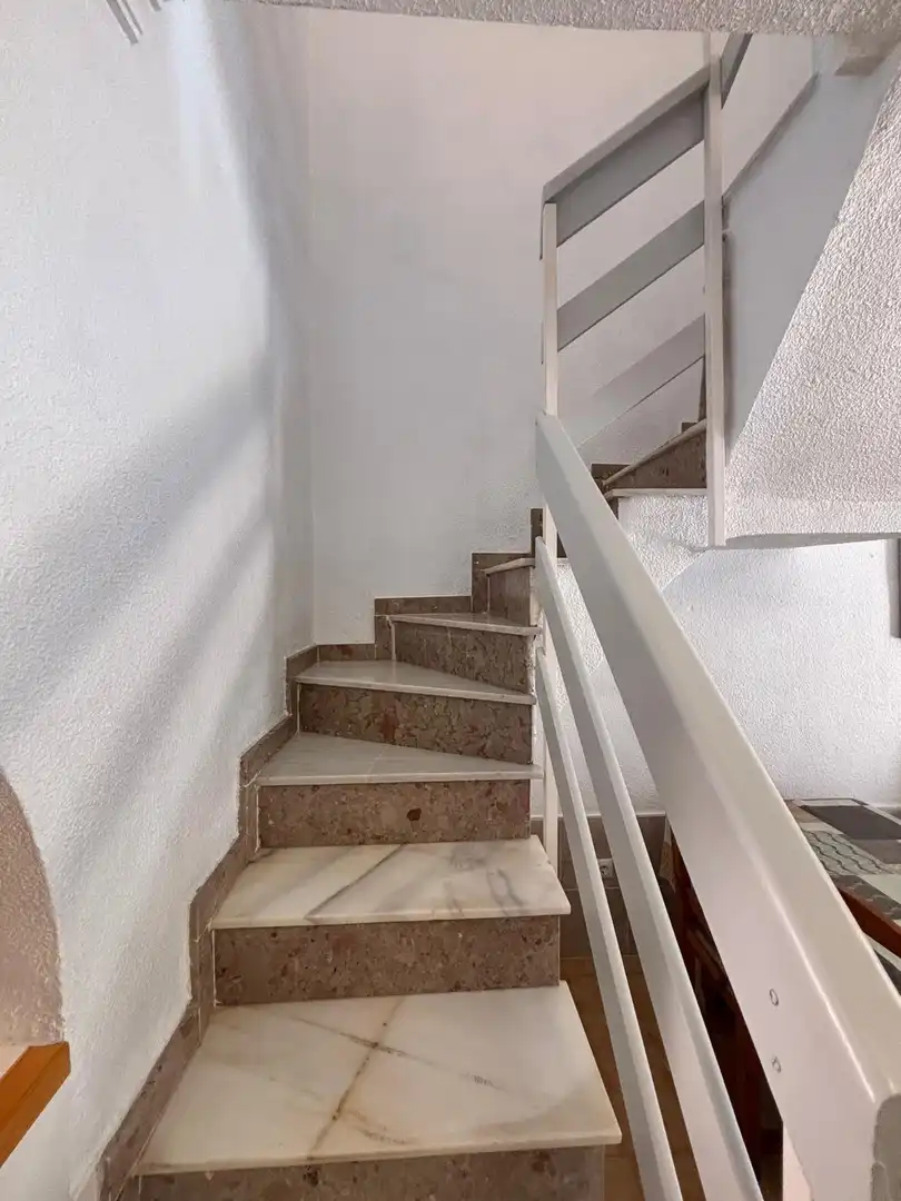 Maisonette zum Verkauf in Torrevieja mit Klimaanlage und Terrasse