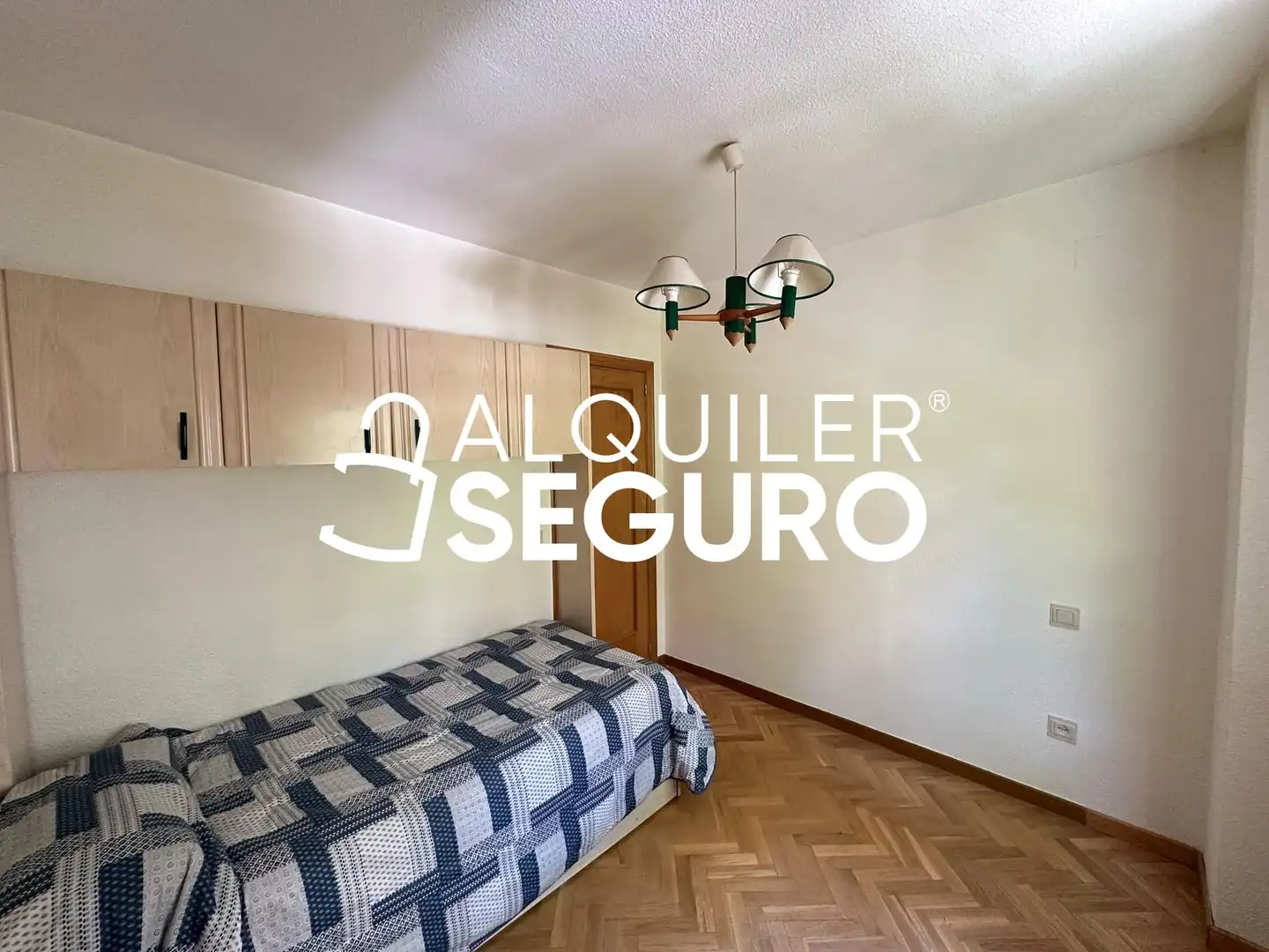 Schlafzimmer von Wohnung zur Miete in Madrid mit Heizung, Schwimmbad und Möbliert