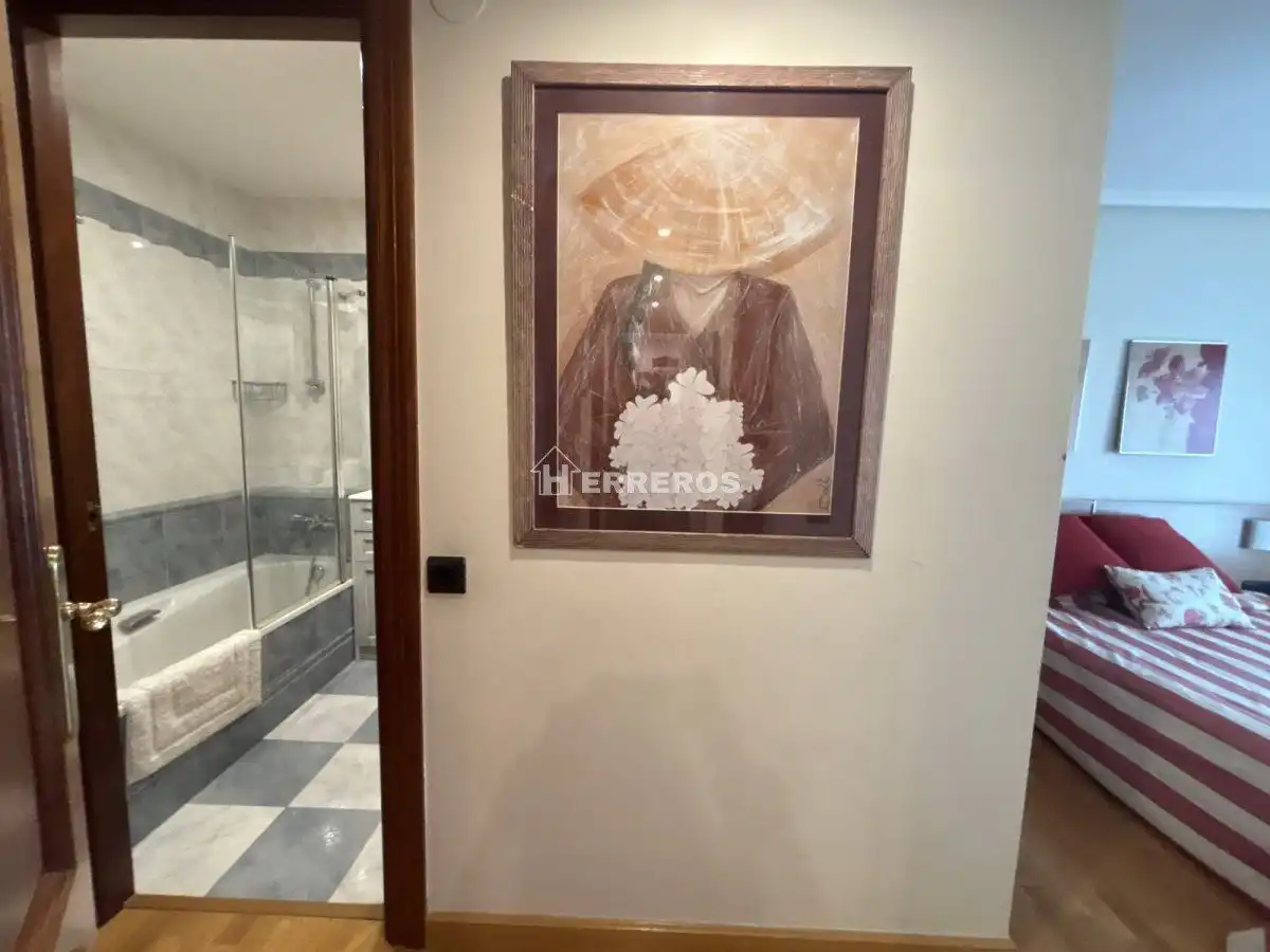 Bathroom of Flat for sale in  Logroño  with Heating, Parquet flooring and Terrace