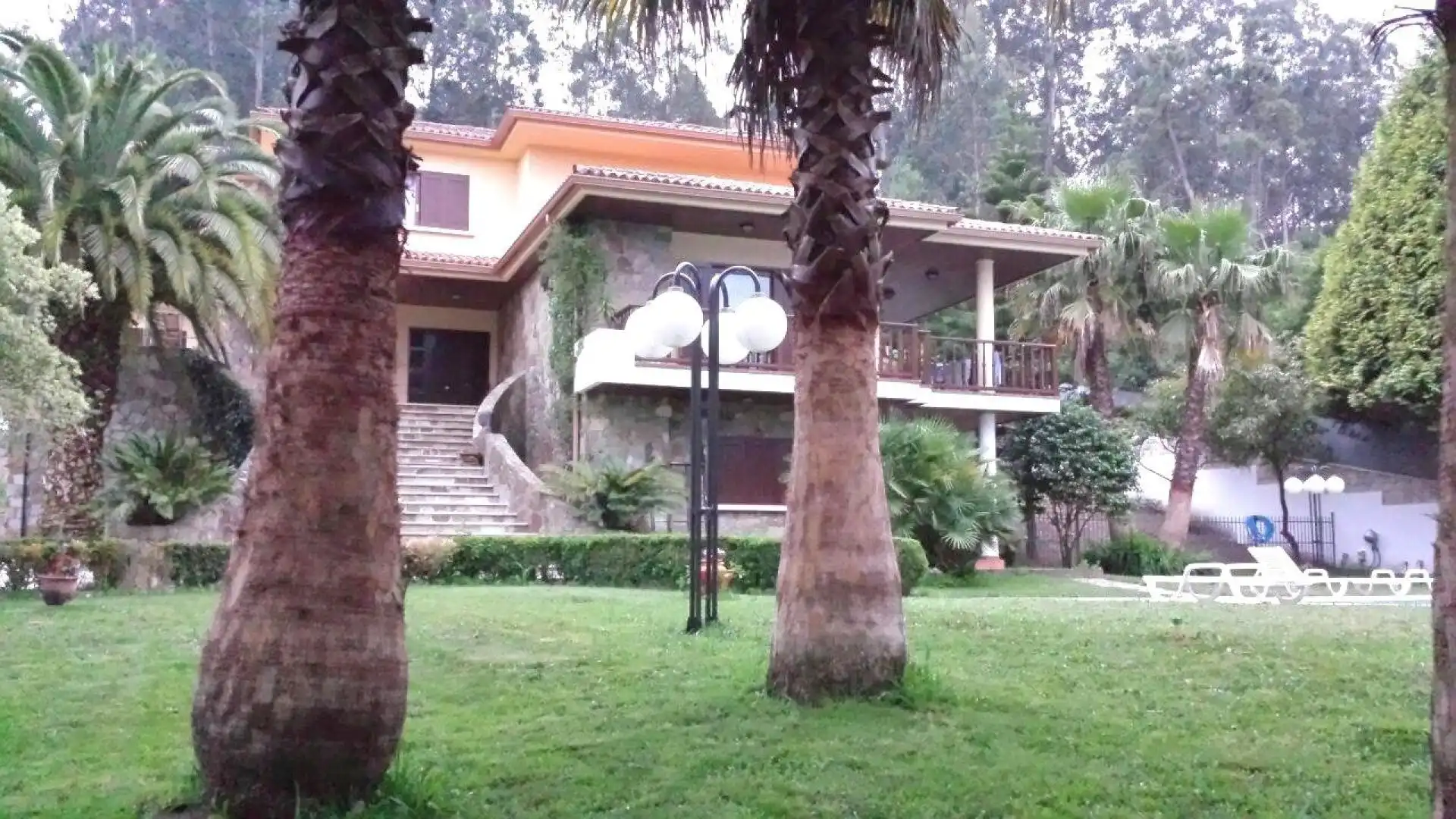 Vista exterior de Casa o xalet en venda en Gondomar amb Calefacció, Terrassa i Piscina