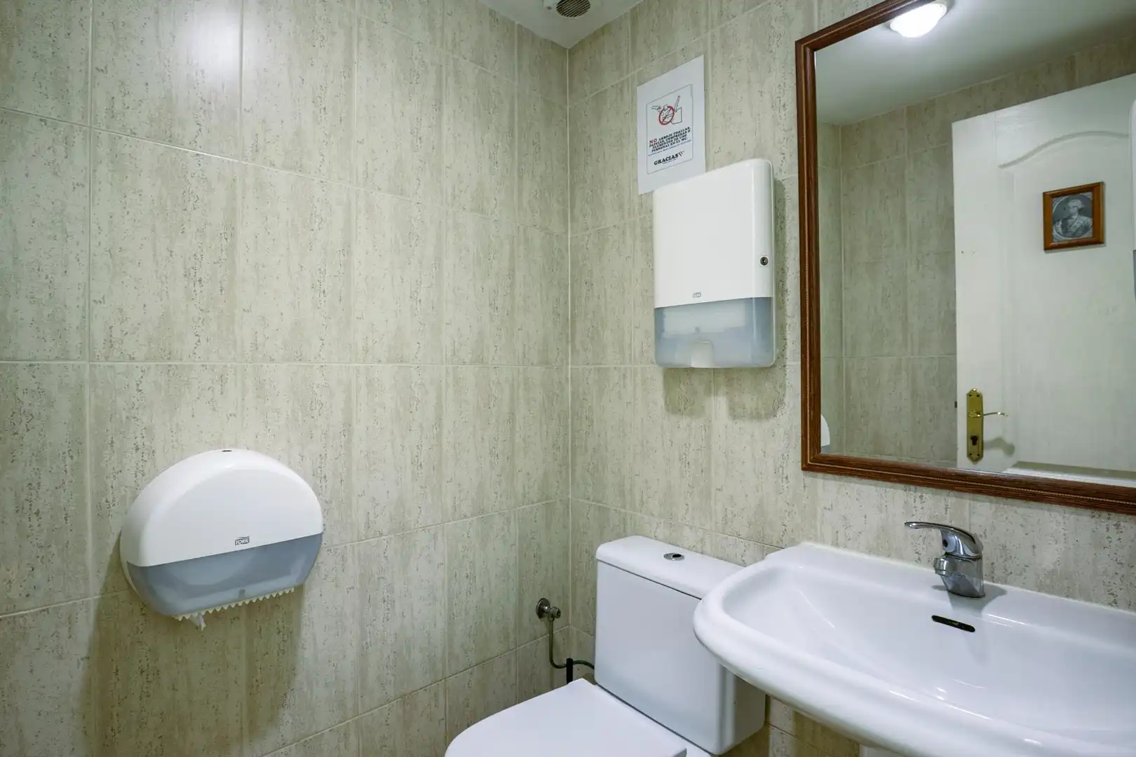 Badezimmer von Geschaftsraum zum Verkauf in Sabiñánigo