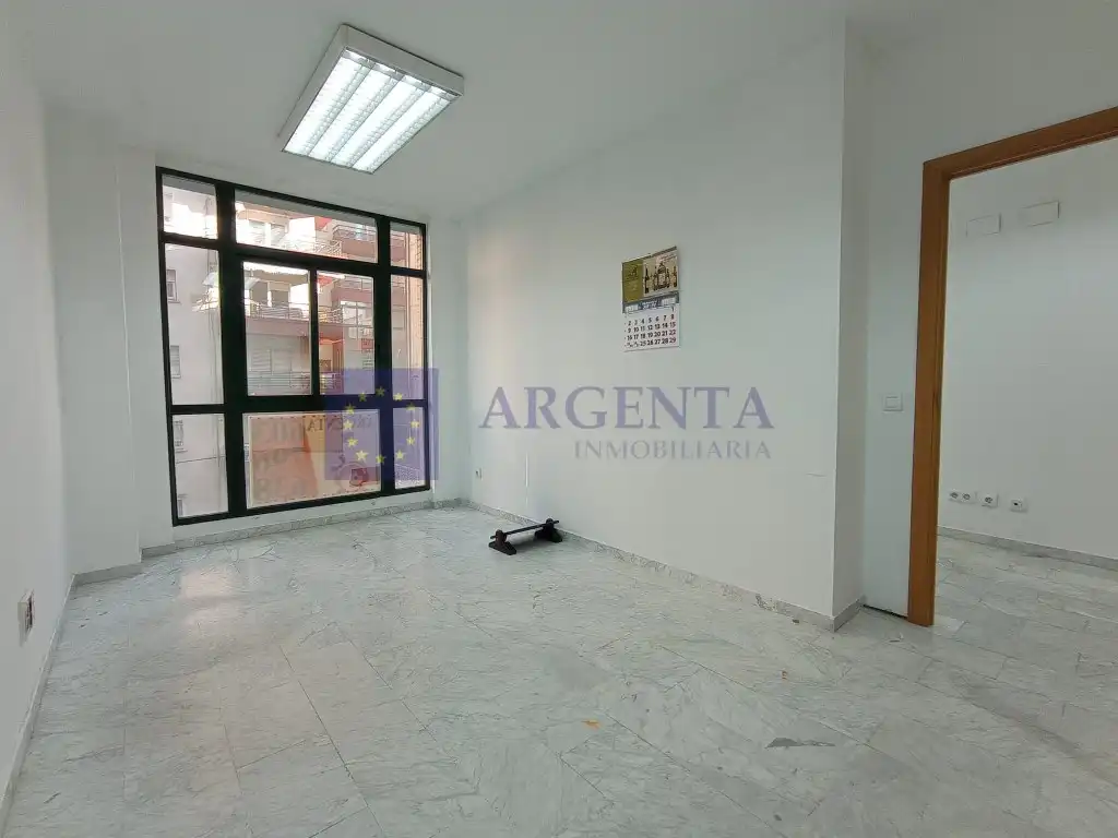 Oficina amb ascensor en venda a Centro