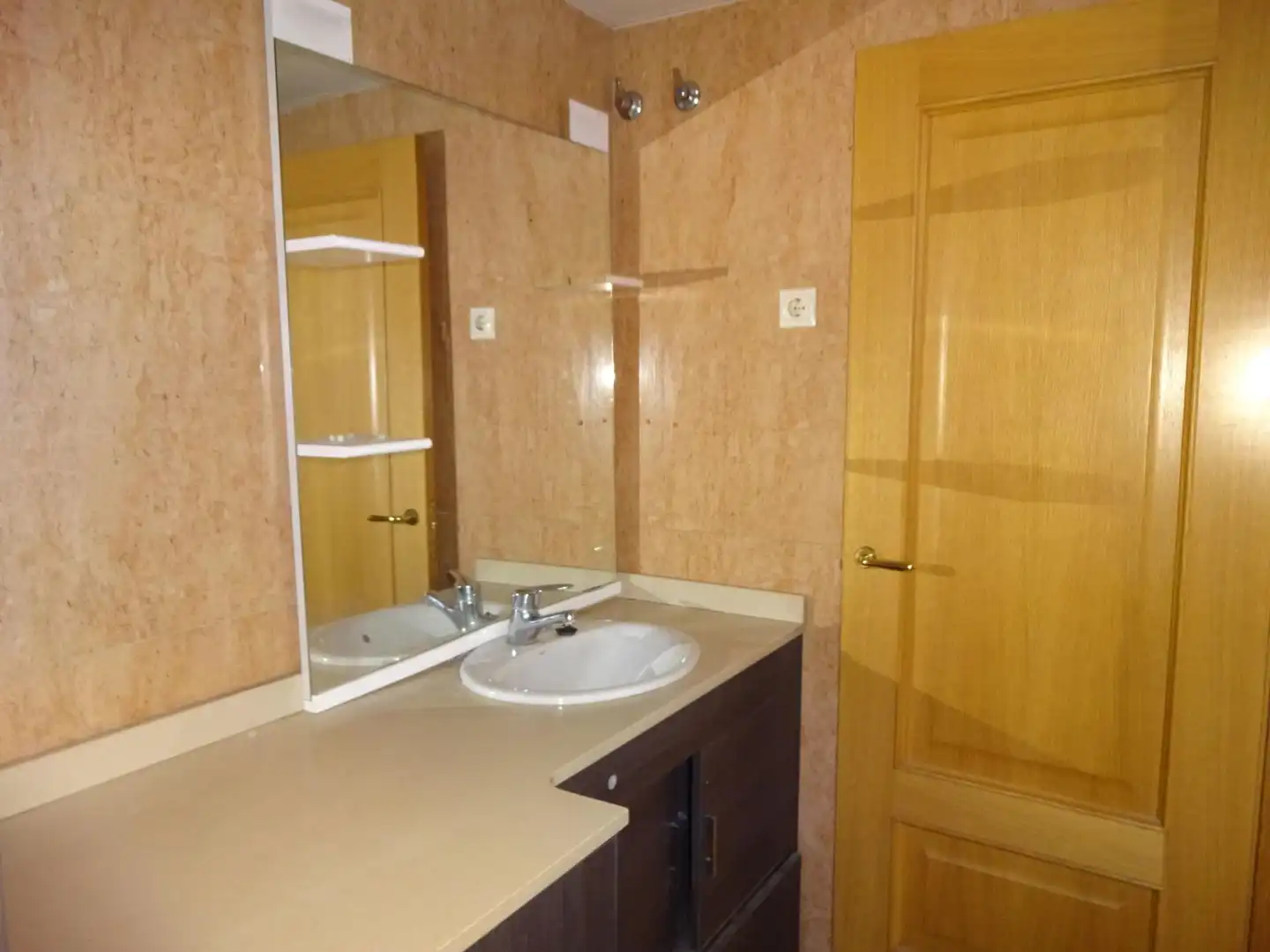 Bany de Àtic en venda en Mataró amb Aire condicionat, Calefacció i Terrassa