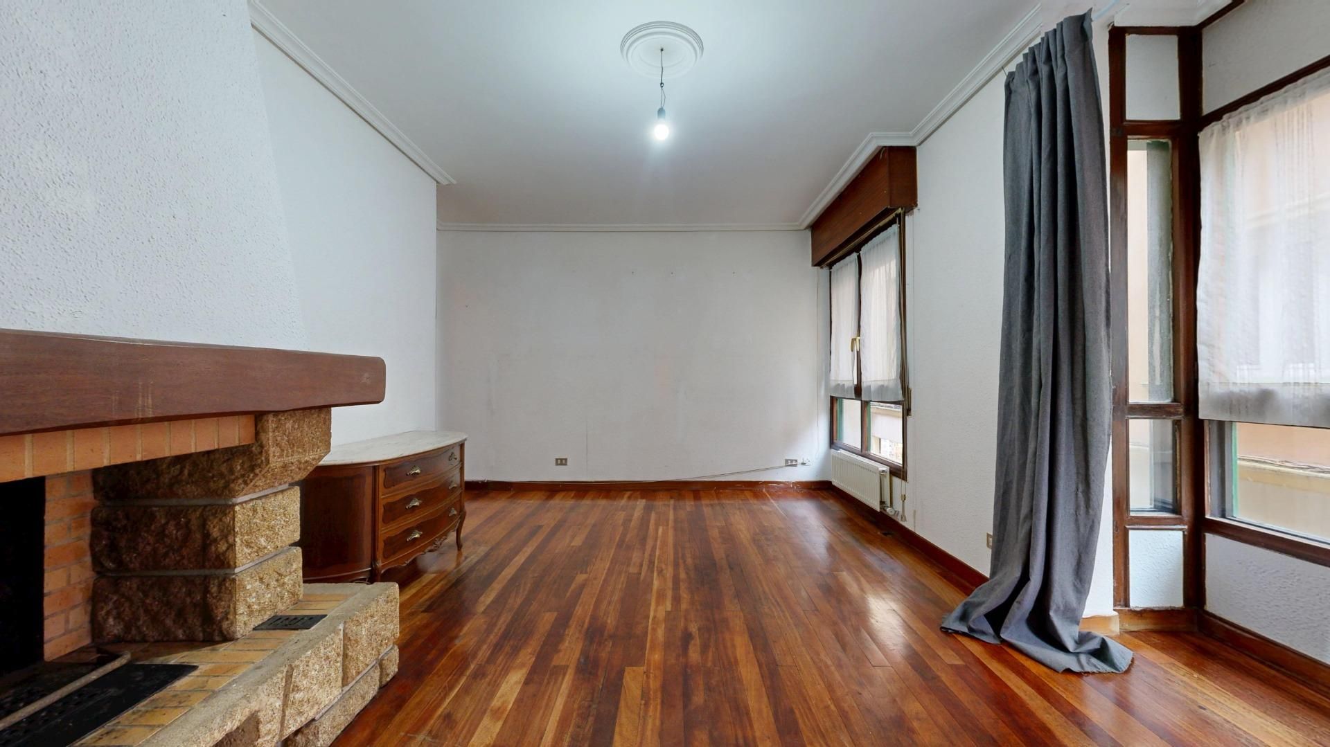 Flat for sale in Calle ZEHARKALEA