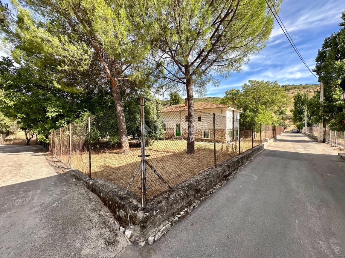 Casa o chalet en venta en Hontoba con Calefacción y Jardín privado