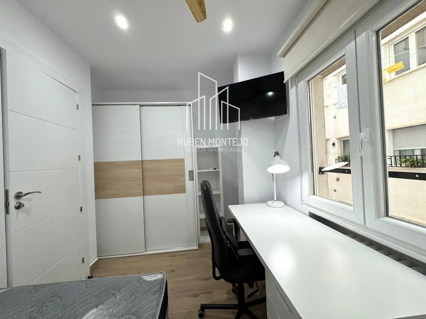 Room in Avenida de Portugal 141 3ºF, 141, Carmelitas