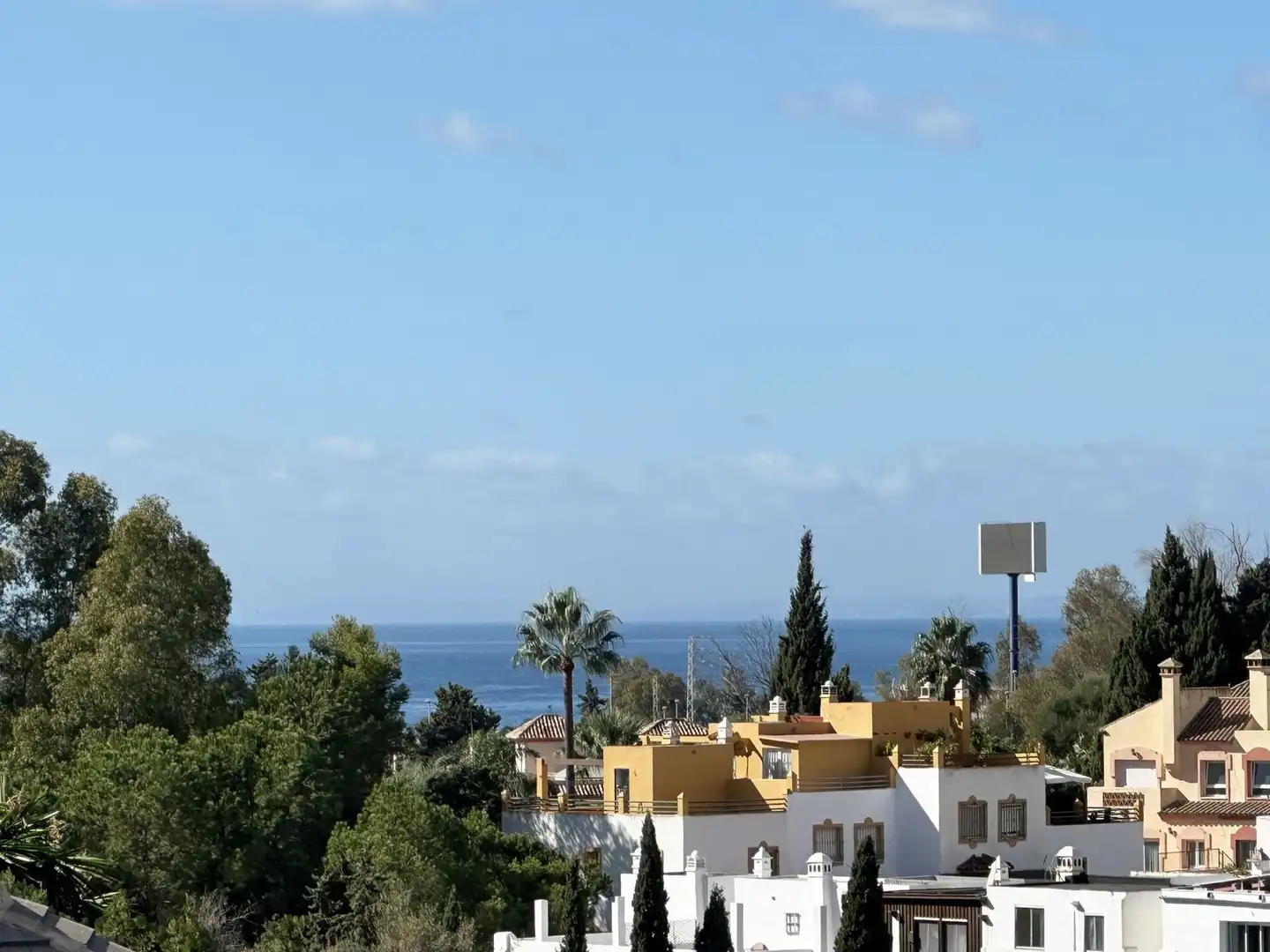 Vista exterior de Casa adosada en venta en Marbella con Aire acondicionado, Terraza y Amueblado