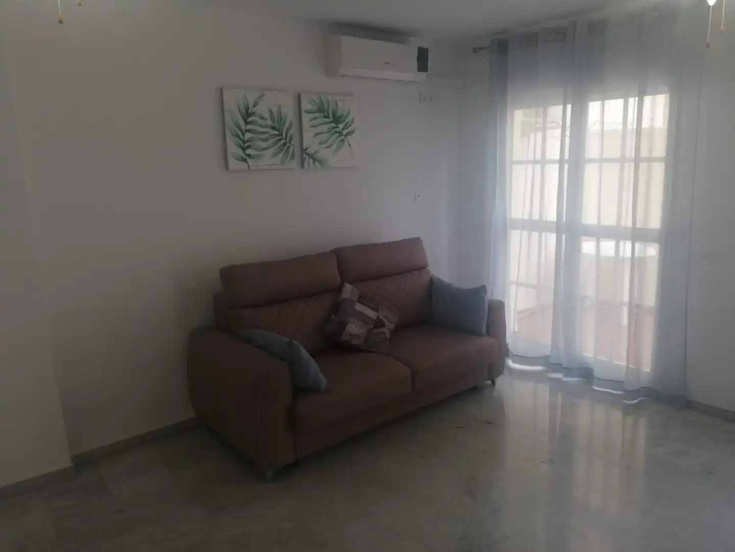 Sala de estar de Estudio de alquiler en Fuengirola con Aire acondicionado y Amueblado