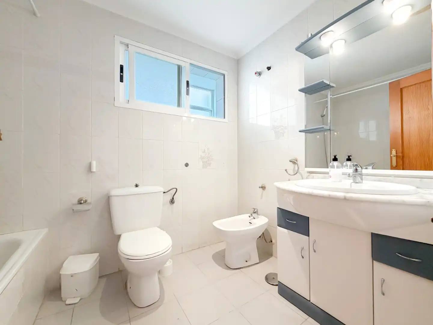Baño de Apartamento en venta en El Campello con Balcón