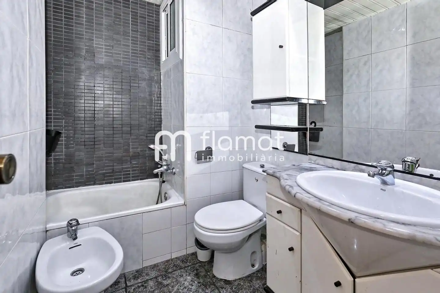 Baño de Piso en venta en Santa Coloma de Gramenet con Aire acondicionado y Balcón