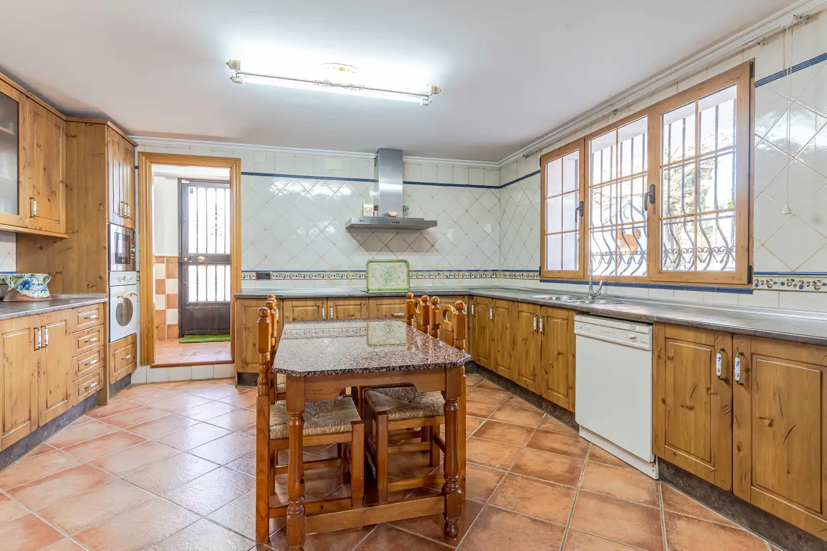 Cocina de Casa o chalet en venta en Villa de Otura con Aire acondicionado, Jardín privado y Piscina