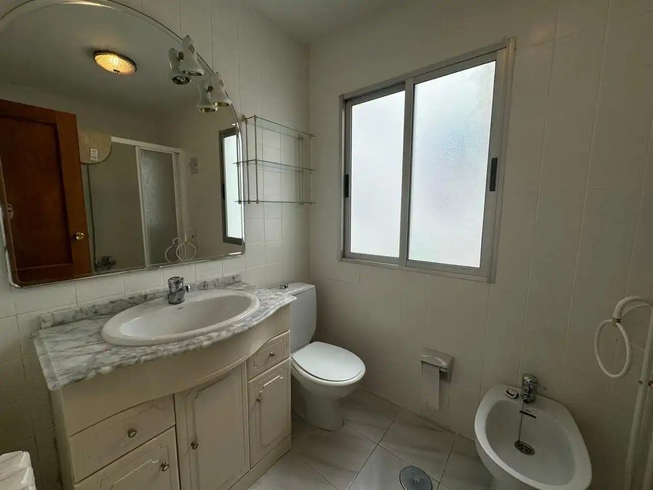 Bathroom of Flat for share in Ourense Capital   with Heating, Parquet flooring and Furnished