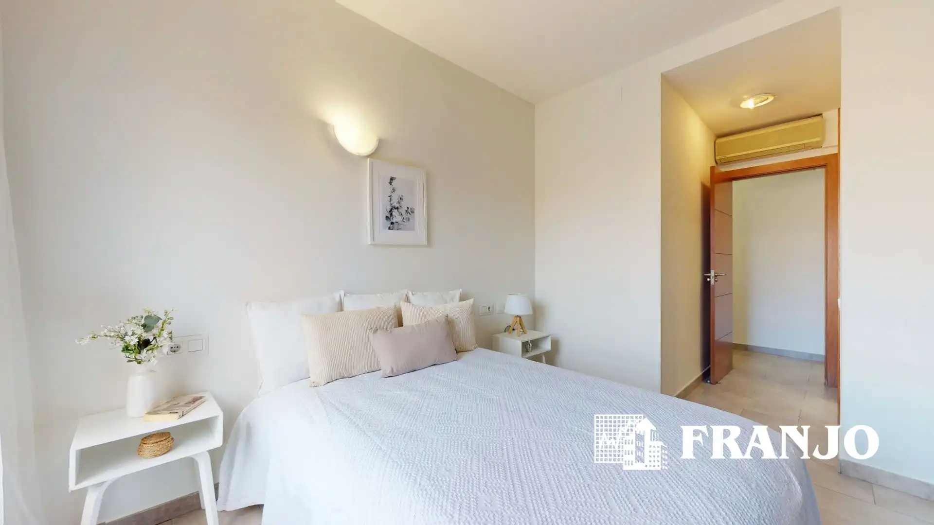 Schlafzimmer von Dachboden zum Verkauf in Sabadell mit Heizung, Terrasse und Schwimmbad