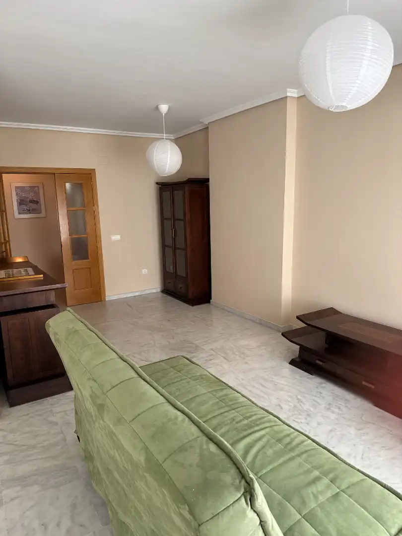 Sala d'estar de Pis de lloguer en Sevilla amb Aire condicionat, Calefacció i Jardí privat
