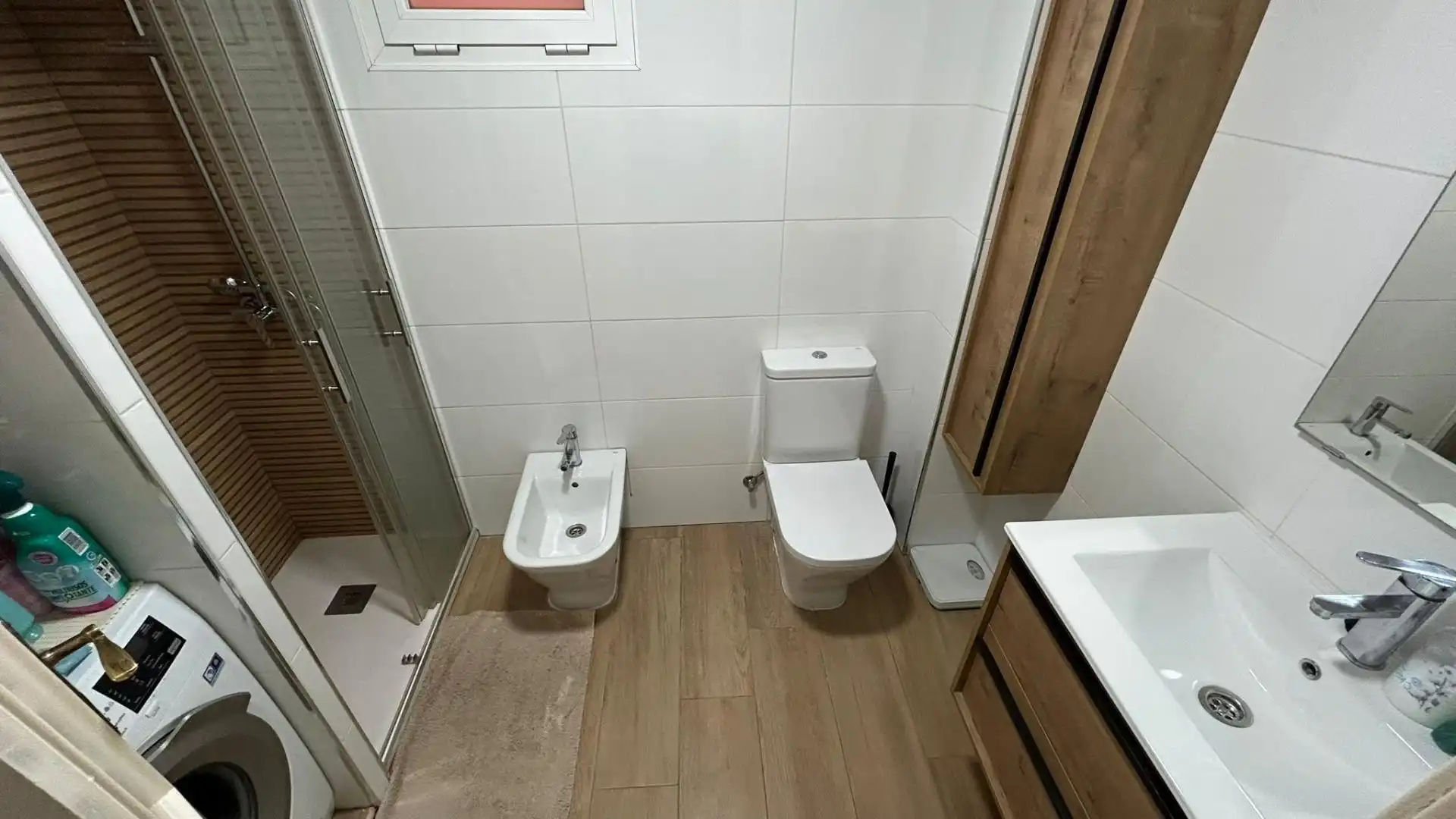 Bathroom of Flat for rent in Sevilla  with Air Conditioner, Heating and Terrace