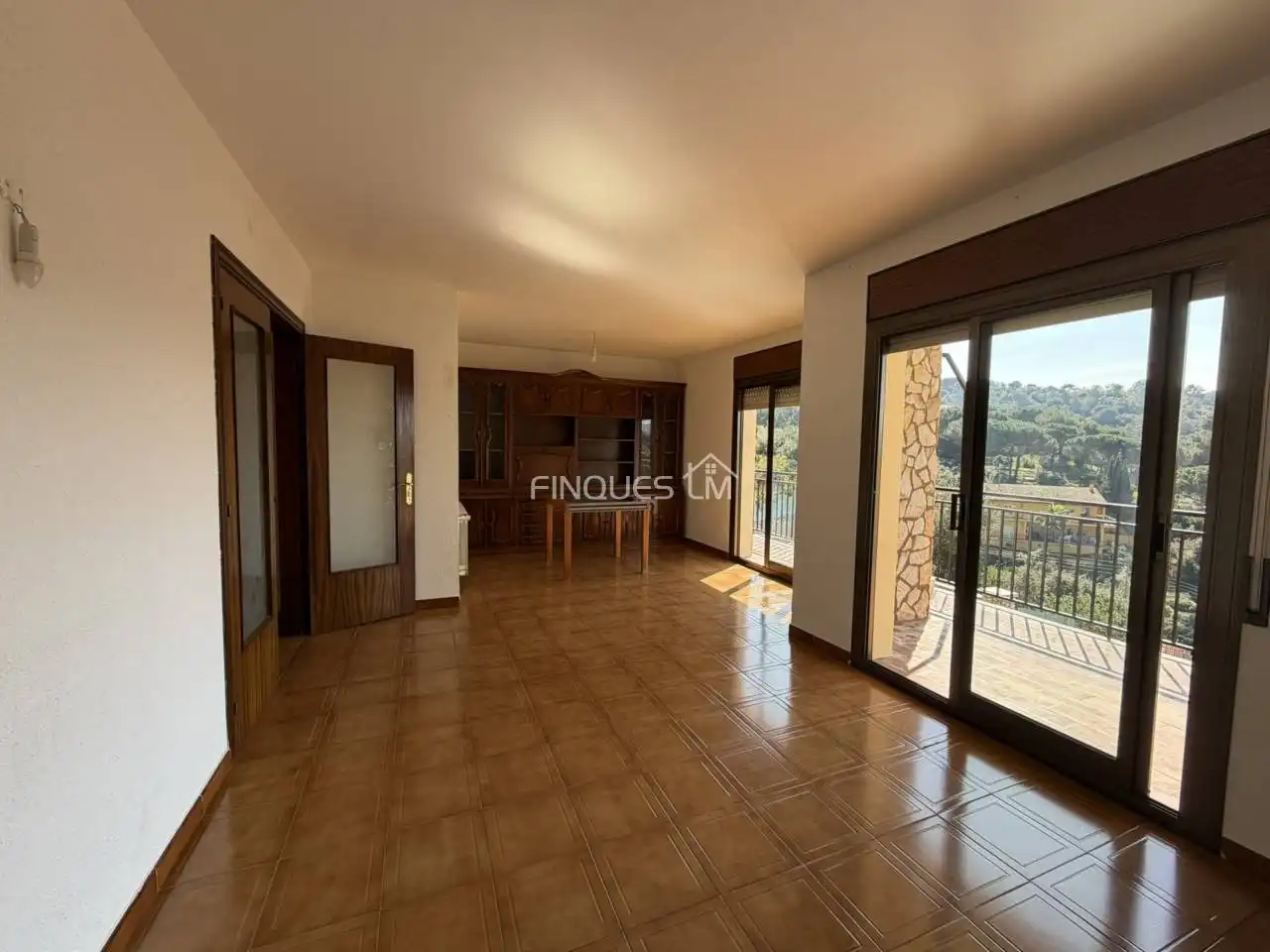Sala d'estar de Casa adosada en venda en Tordera amb Jardí privat, Terrassa i Piscina