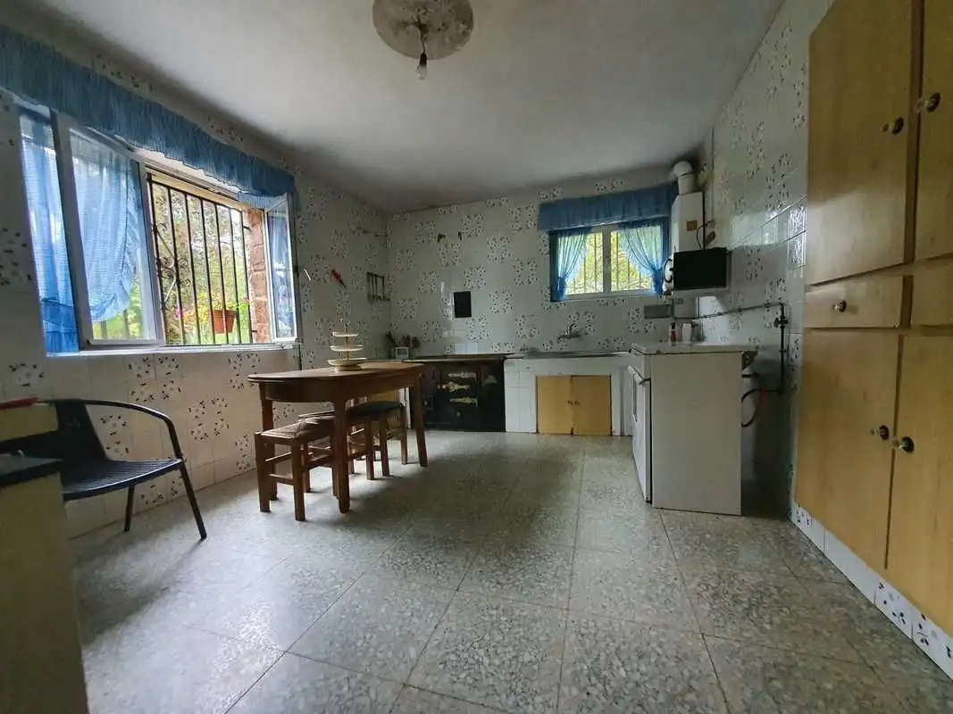 Cuina de Casa o xalet en venda en Llanes amb Calefacció i Jardí privat