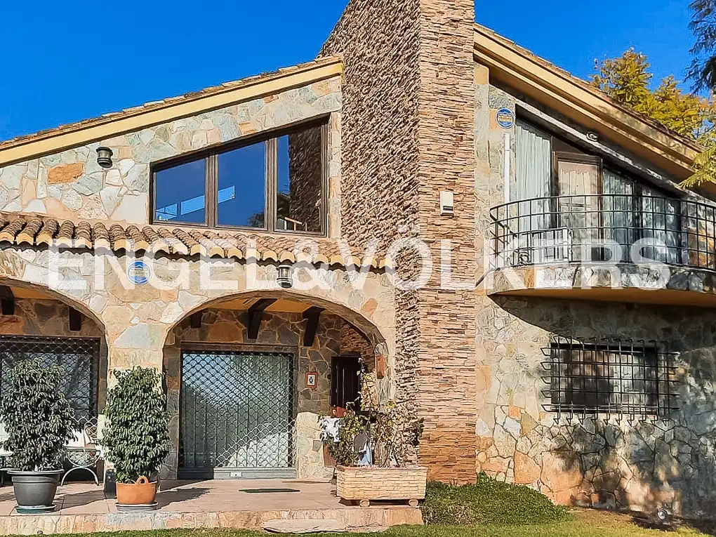 Haus mit Pool zum Verkauf in Carrer Serra Mariola