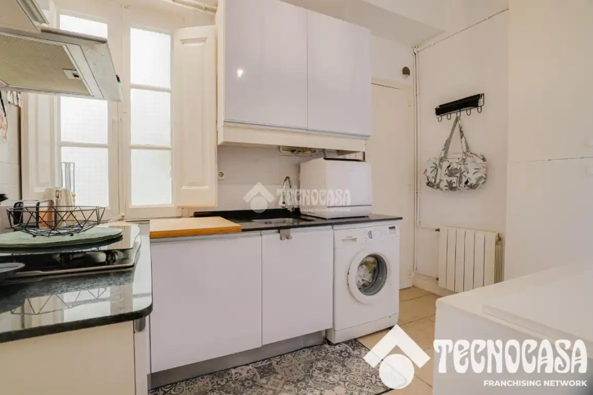 Küche von Wohnung zum Verkauf in Barcelona mit Klimaanlage und Heizung