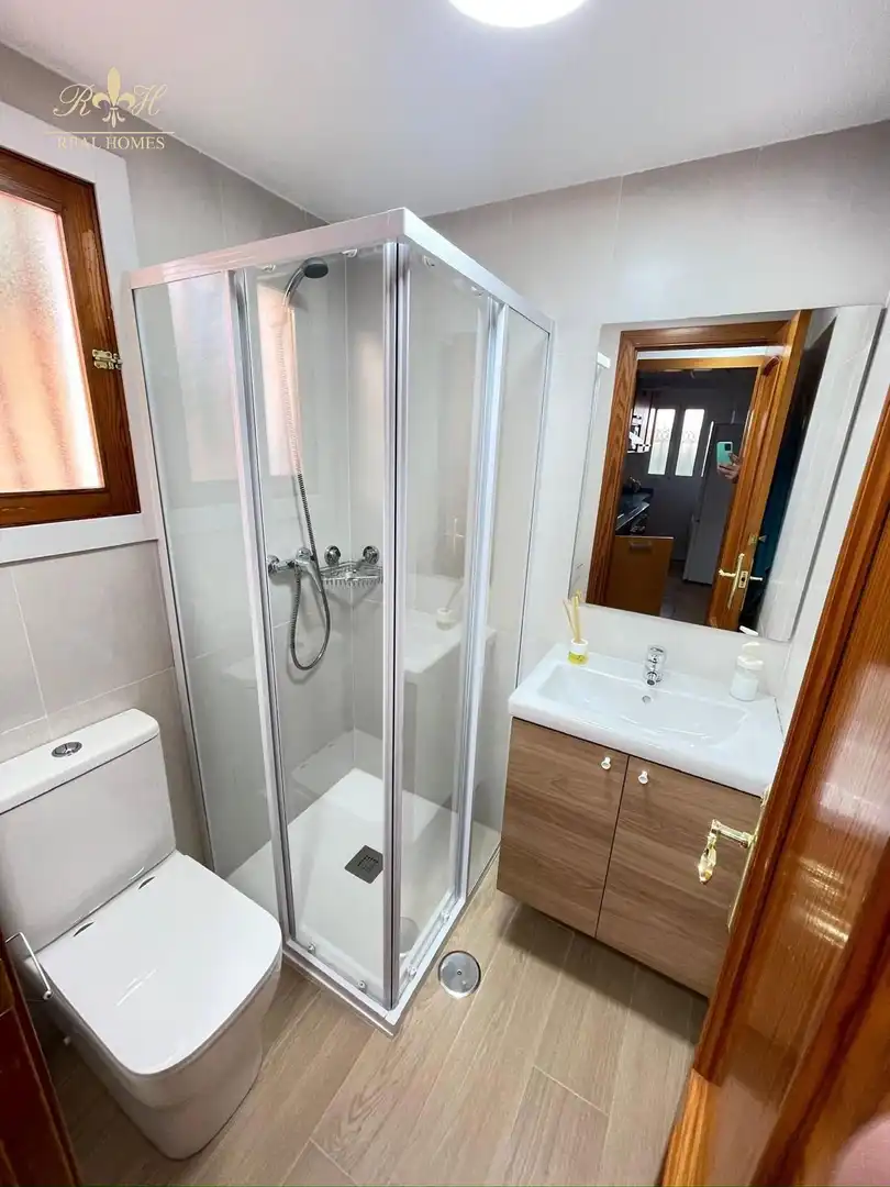 Badezimmer von Maisonette zur Miete in L'Alfàs del Pi mit Klimaanlage, Terrasse und Schwimmbad