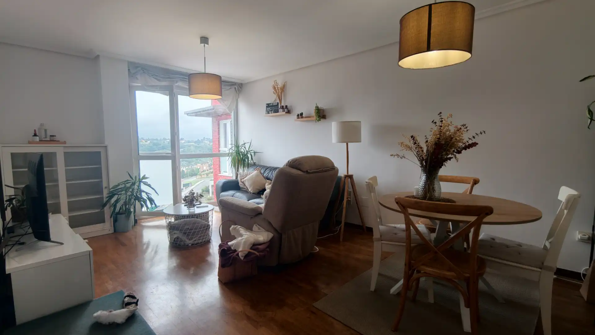 Sala d'estar de Pis en venda en Avilés amb Calefacció, Parquet i Terrassa