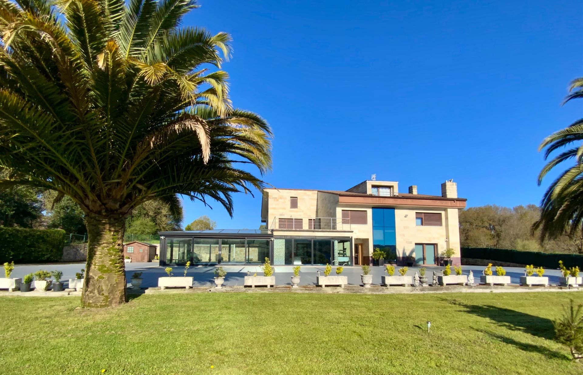 Vista exterior de Casa o xalet en venda en Laukiz amb Calefacció, Jardí privat i Terrassa