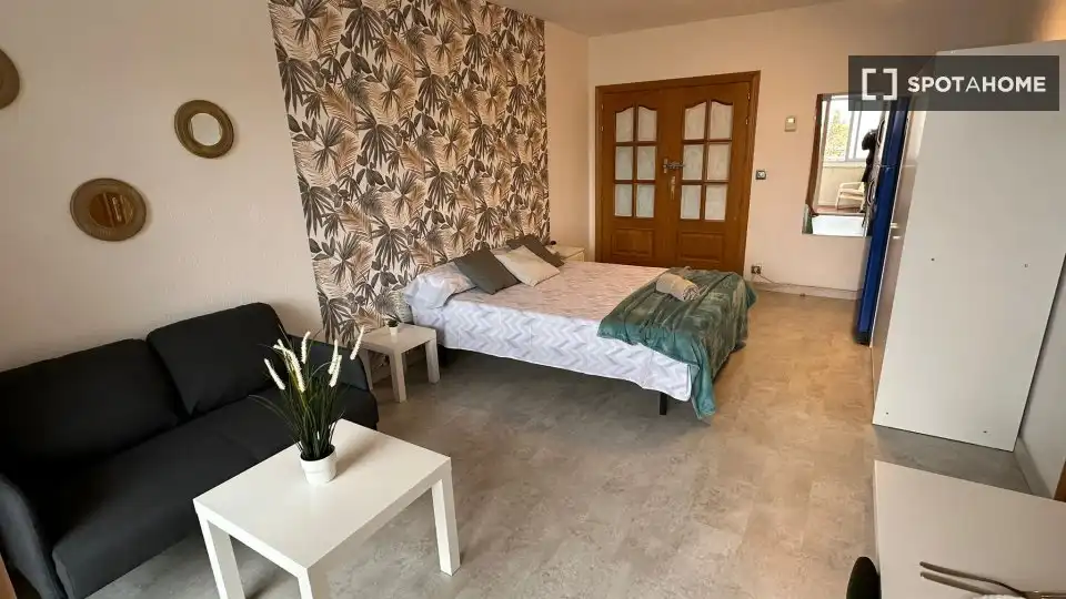 Bedroom of Flat for rent in Alcalá de Henares  with Air Conditioner, Heating and Furnished