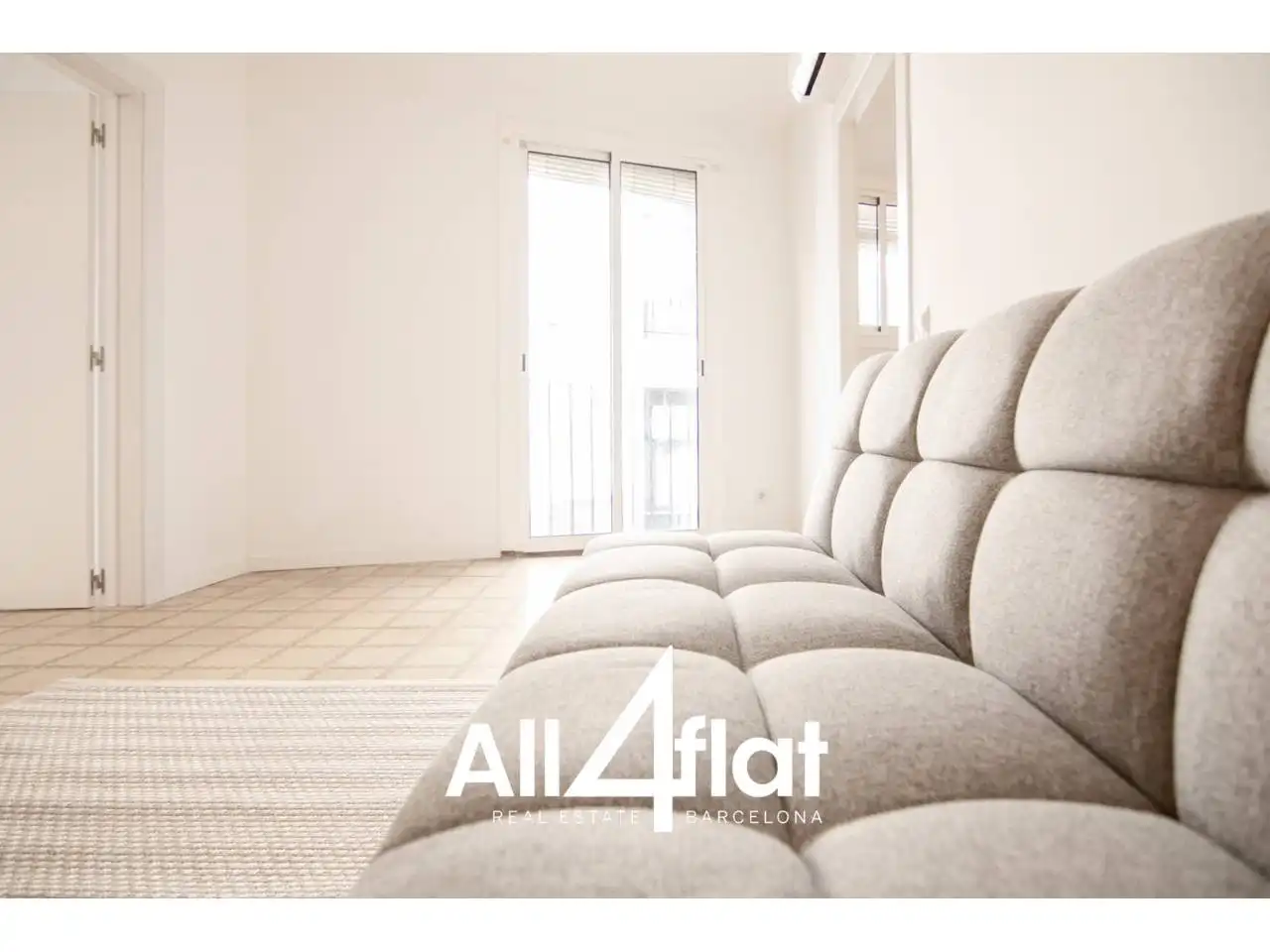 Bedroom of Flat for sale in Barcelona  with Air Conditioner
