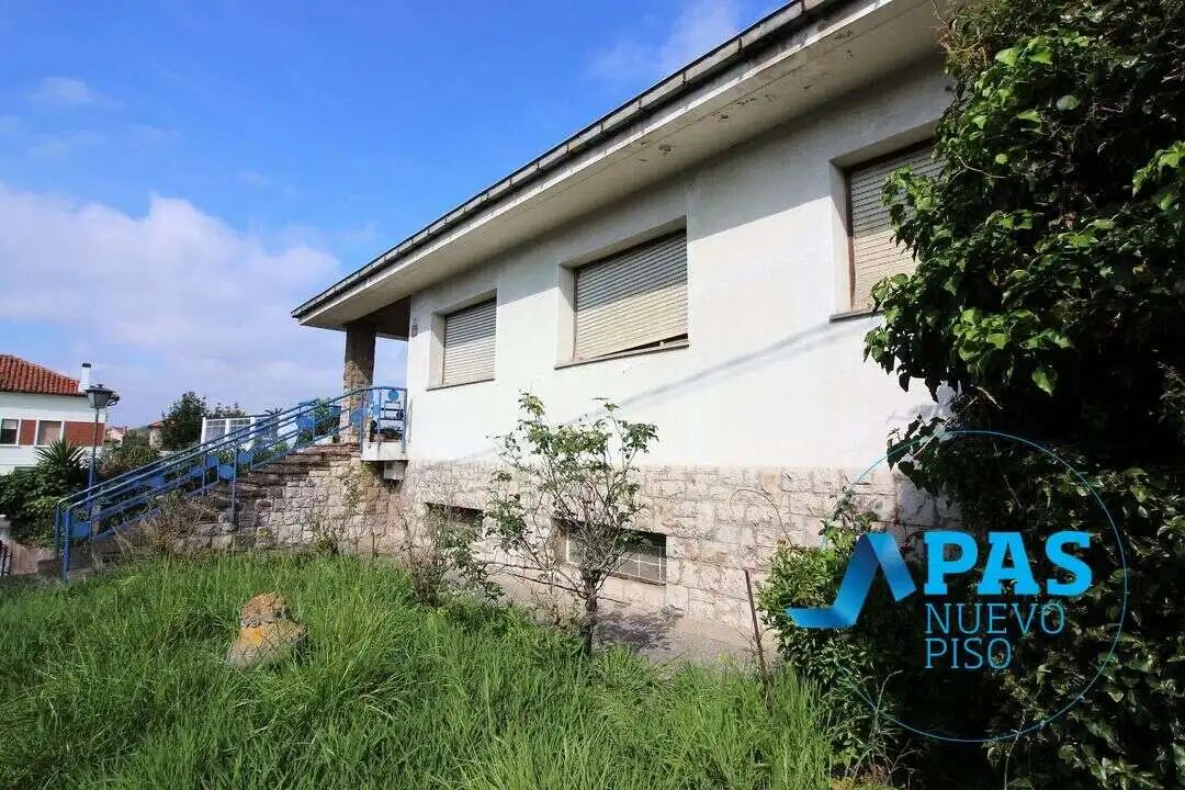 Vista exterior de Casa o xalet en venda en Santander amb Calefacció, Jardí privat i Traster