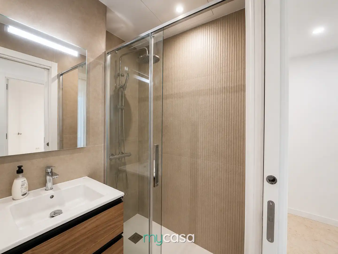 Baño de Piso en venta en Barcelona con Aire acondicionado, Calefacción y Parquet