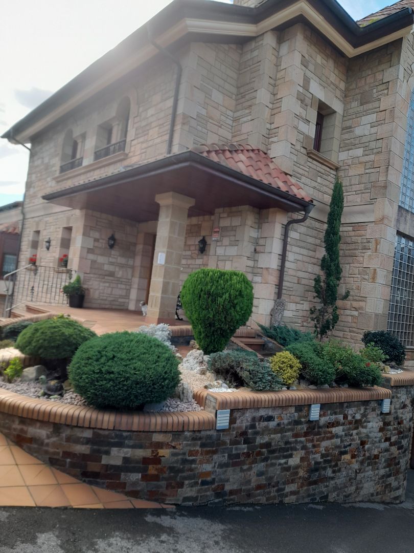 Vista exterior de Casa o xalet en venda en Berango amb Calefacció, Jardí privat i Piscina