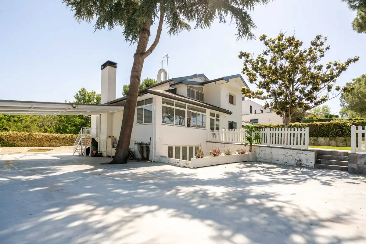 Vista exterior de Casa o chalet en venta en Boadilla del Monte con Aire acondicionado, Calefacción y Jardín privado