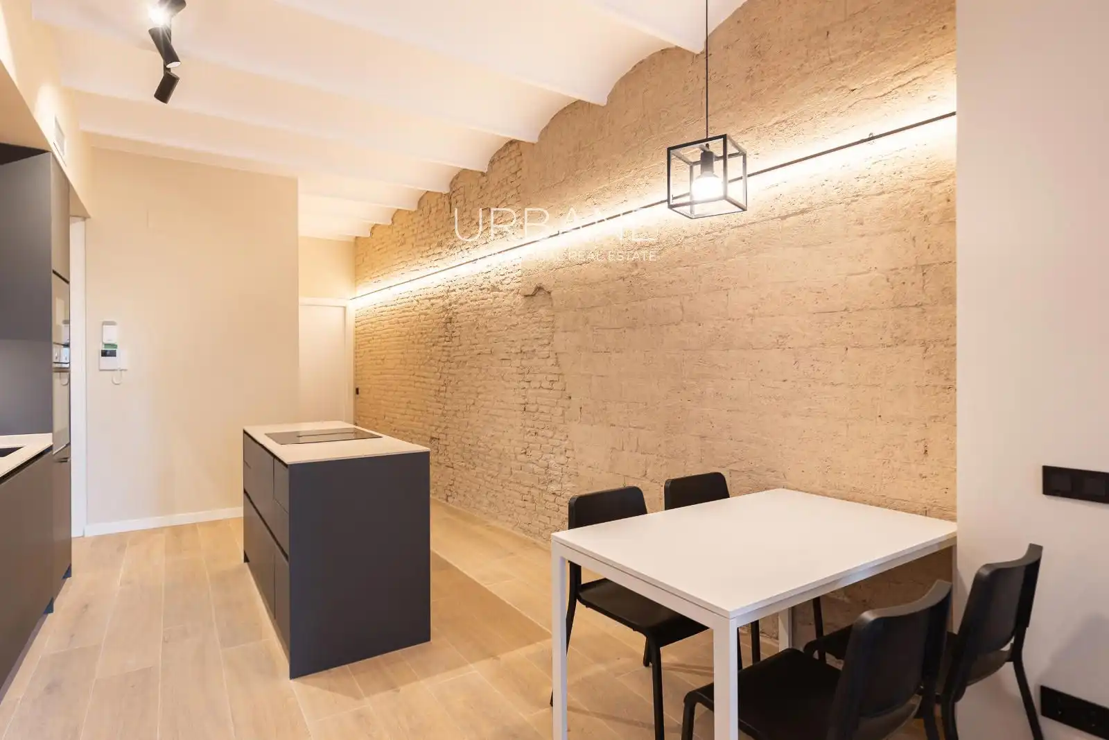 Küche von Wohnung zum Verkauf in Barcelona mit Klimaanlage, Heizung und Parkett