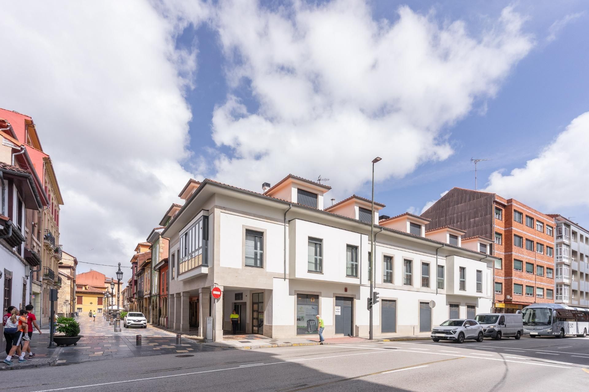 Vista exterior de Pis en venda en Avilés amb Calefacció i Traster