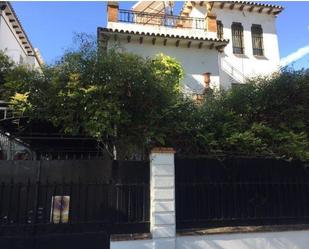 Vista exterior de Casa o xalet en venda en  Sevilla Capital amb Jardí privat, Traster i Piscina comunitària