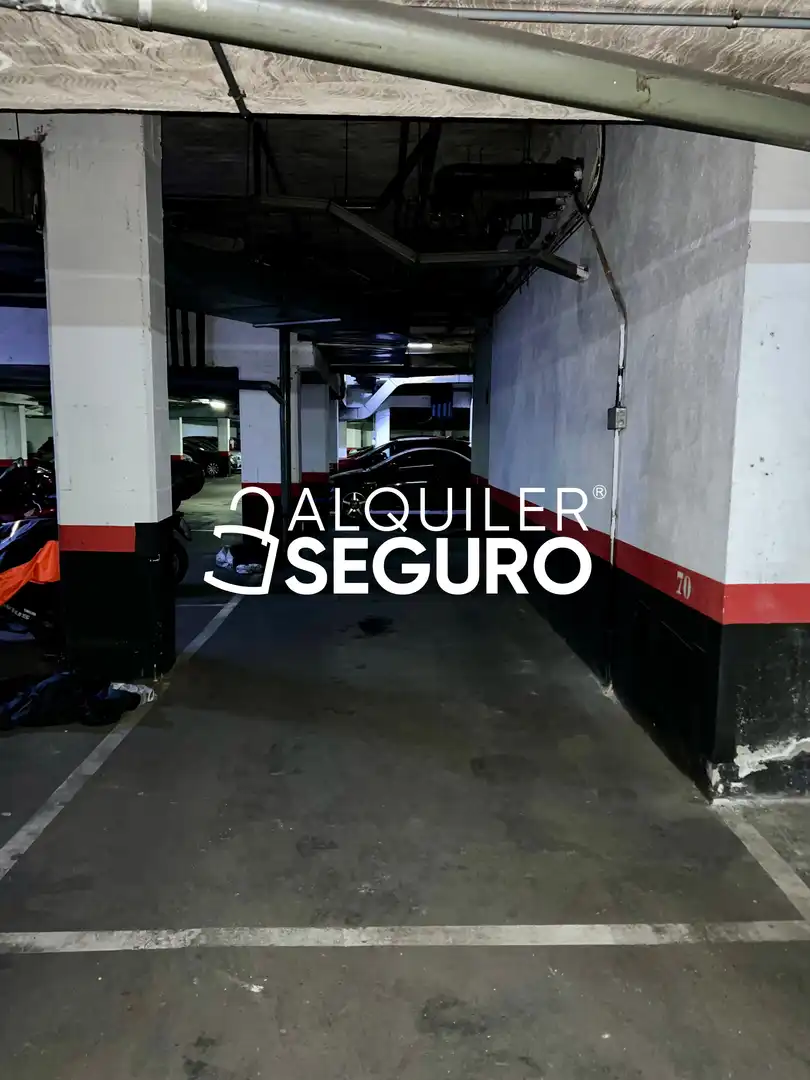 Parking of Flat for rent in Madrid  with Air Conditioner, Heating and Terrace