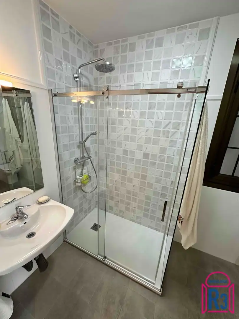 Bathroom of Flat for sale in León Capital   with Heating and Storage room