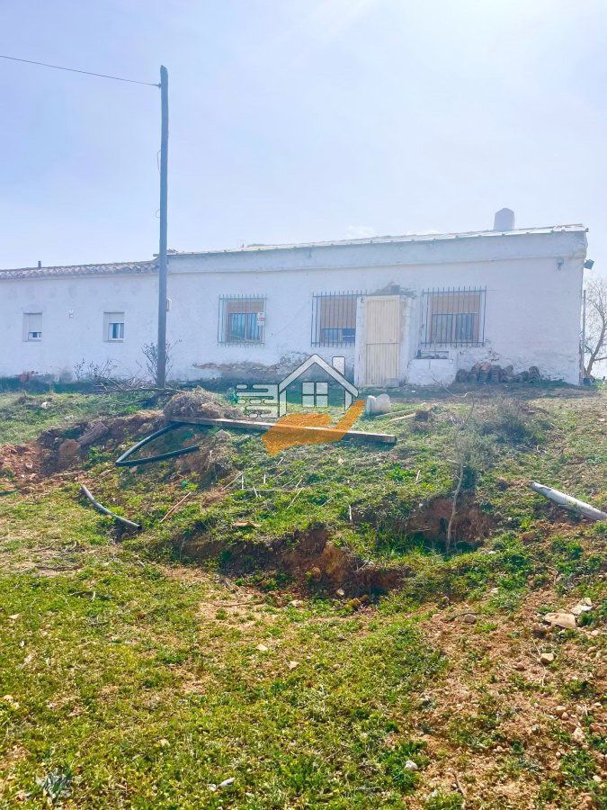 Country house for sale in Chirivel