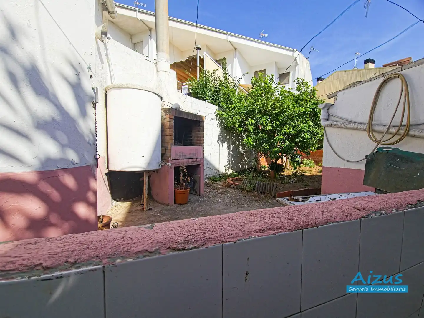Vista exterior de Casa o xalet en venda en Ripollet amb Aire condicionat i Calefacció