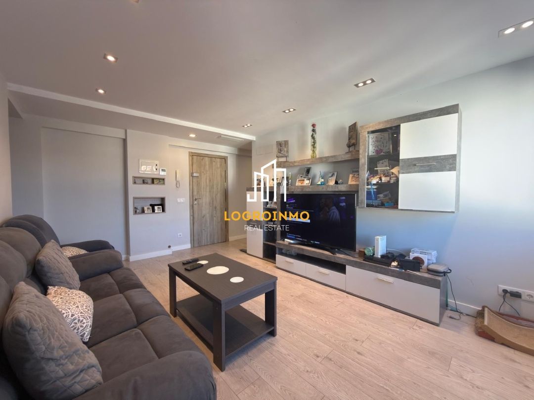 Living room of Flat for sale in  Logroño  with Air Conditioner and Heating