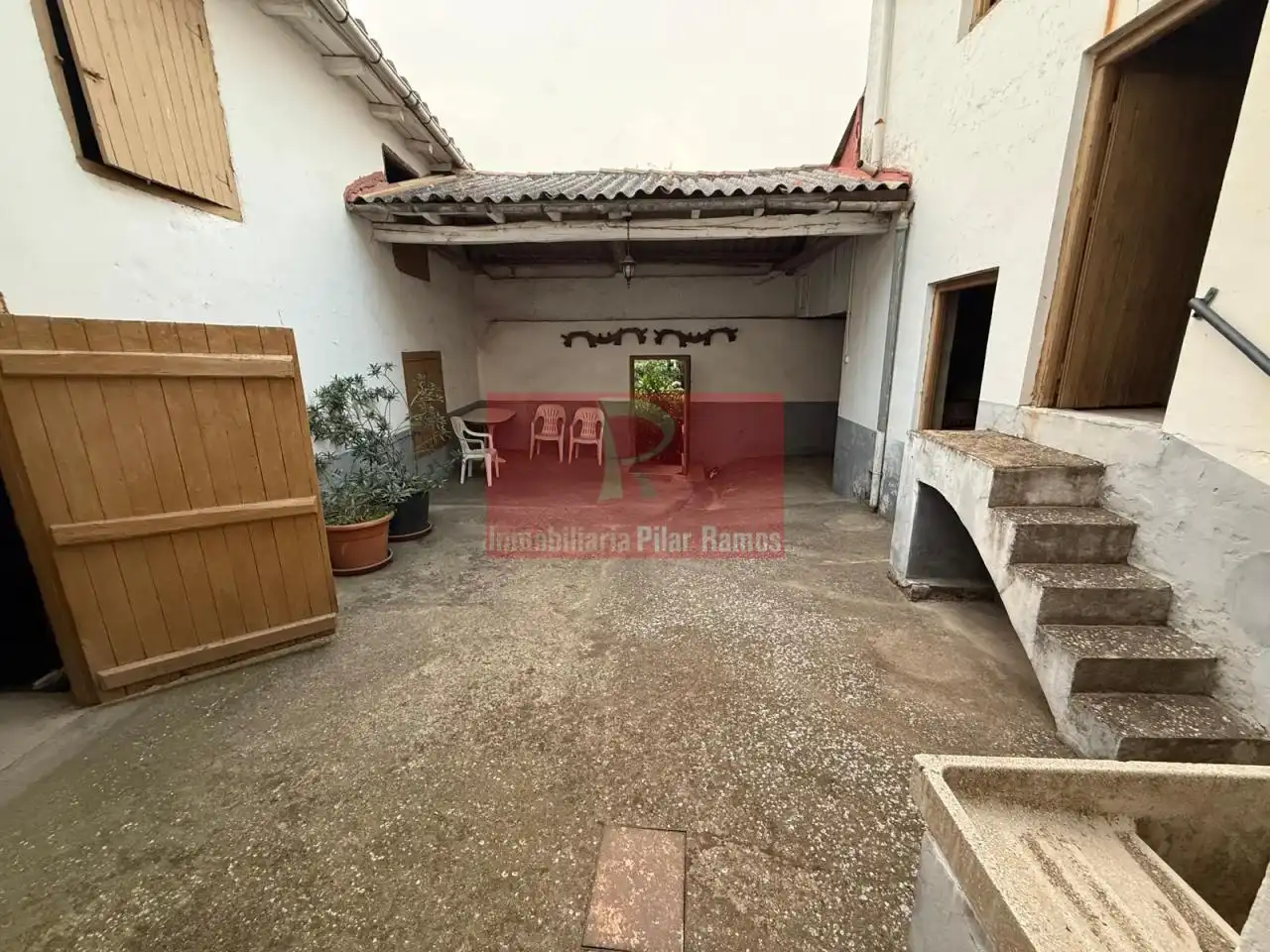 Vista exterior de Casa o xalet en venda en Santa Marina del Rey amb Calefacció, Jardí privat i Traster