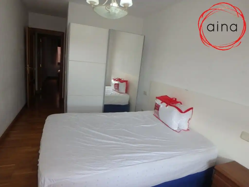 Habitación de Piso de alquiler en  Pamplona / Iruña con Calefacción, Terraza y Balcón