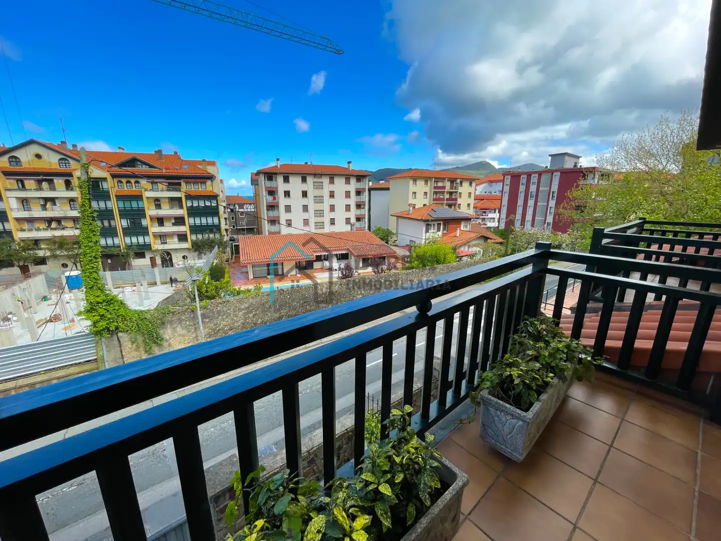 Vista exterior de Casa adosada en venta en Mundaka con Calefacción, Jardín privado y Amueblado