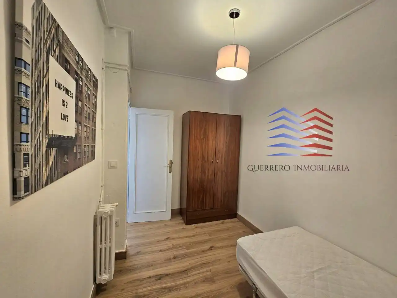 Habitación de Piso de alquiler en Ourense Capital  con Calefacción, Parquet y Alarma