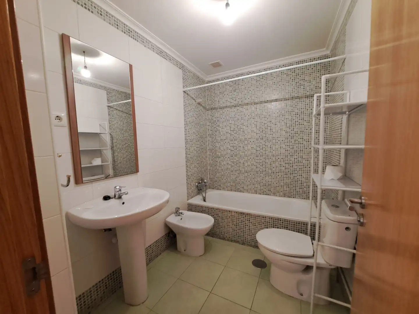 Badezimmer von Wohnungen zur Miete in Chozas de Abajo mit Heizung, Parkett und Terrasse