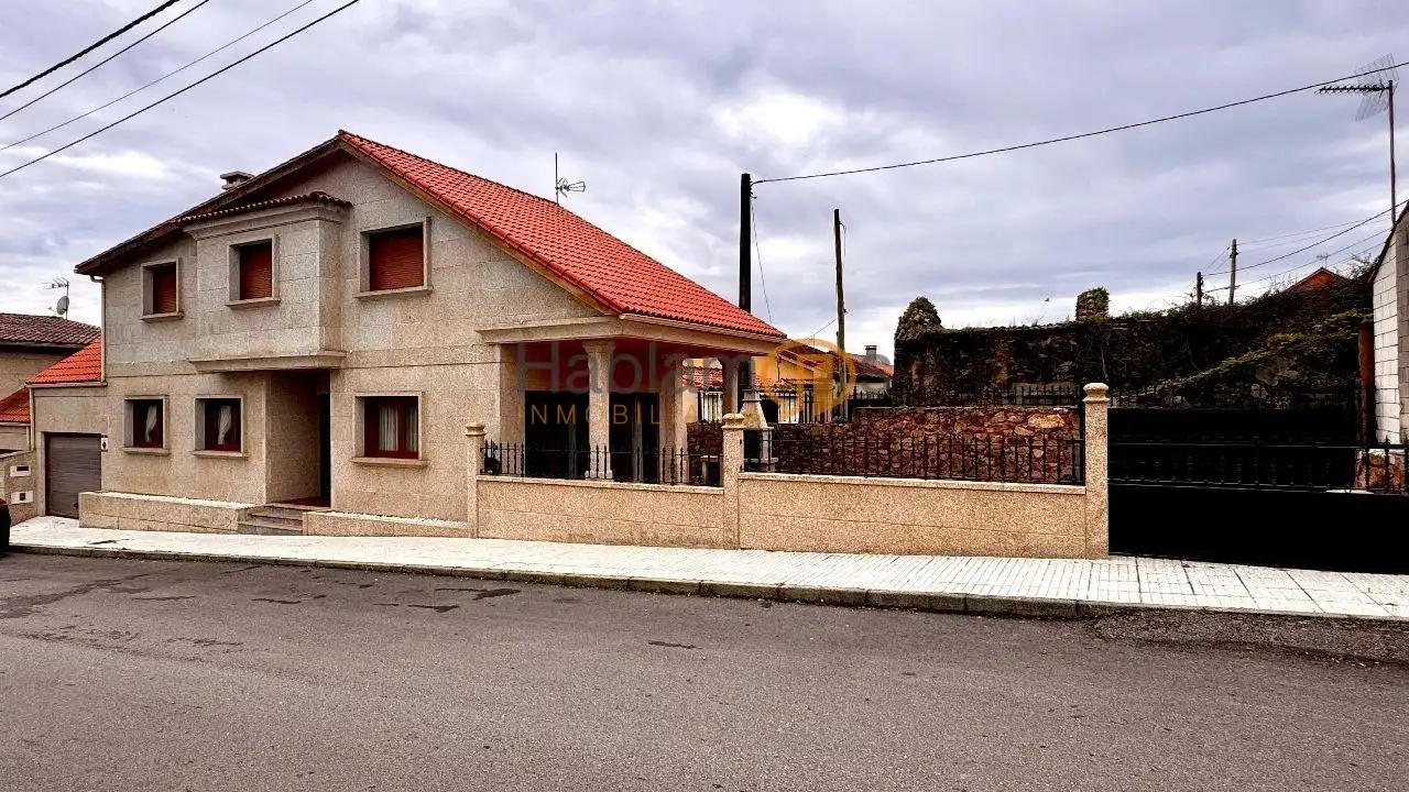Vista exterior de Casa o chalet en venta en Vilagarcía de Arousa con Calefacción, Jardín privado y Terraza