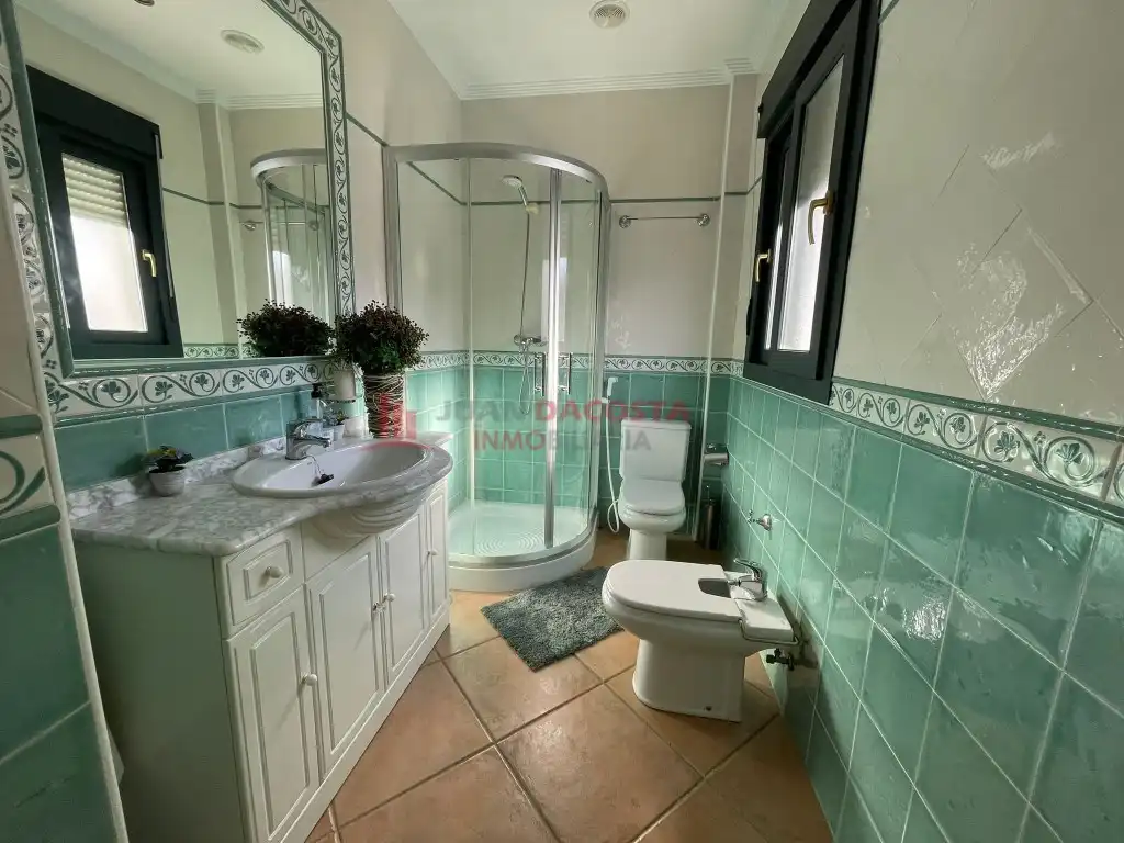Bathroom of Detached homes for rent in Islantilla