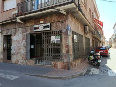 Local comercial en venta en Calle de Santiago Ramón y Cajal 33